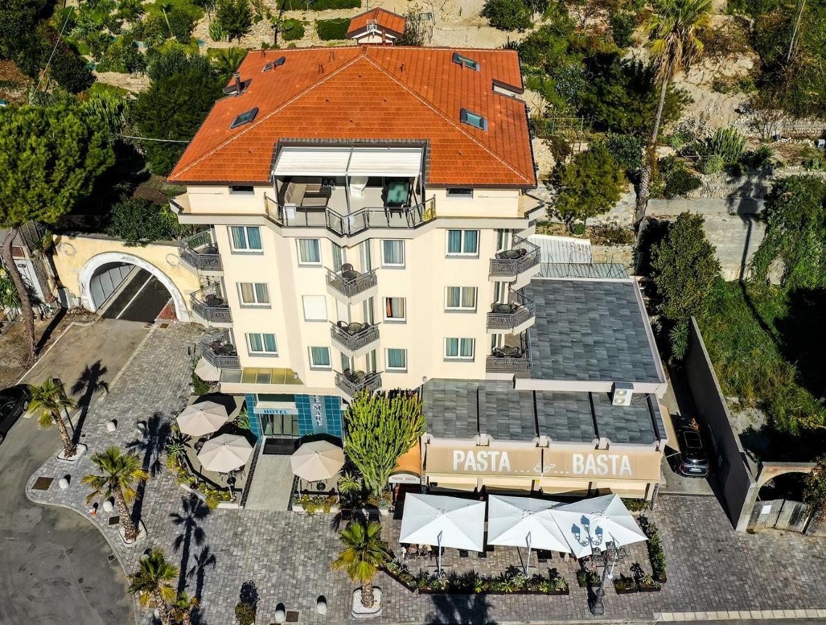 Sole Mare Hotel Ventimiglia Exterior photo